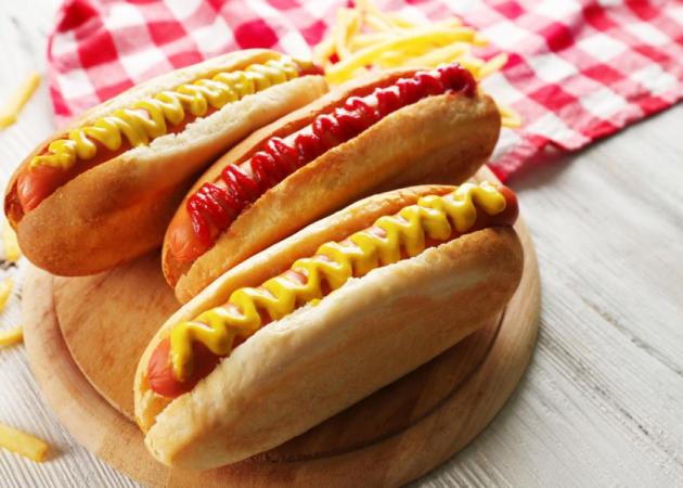 3 Hot Dog & Αναψυκτικό 330ml Επιλογής-Δέσποινας Γεύσεις