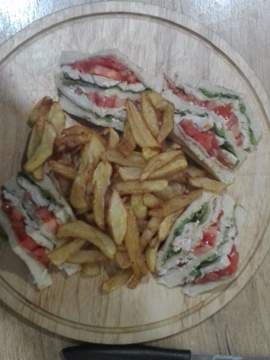 Serres Delivery Δέσποινας Γεύσεις Club Sandwich Κοτόπουλο